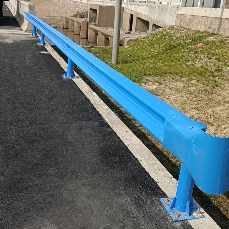 プラスチックスプレー波形ガードレール